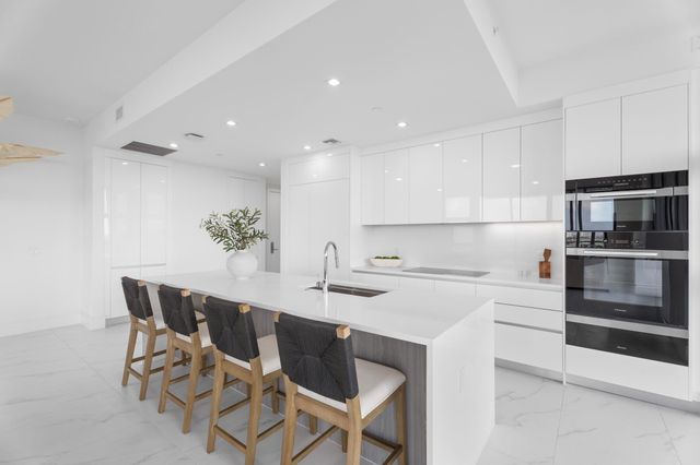 220 Lake Shore Drive 1523, Lake Park, FL 33403