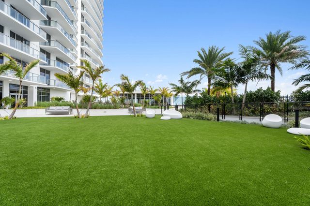 220 Lake Shore Drive 1523, Lake Park, FL 33403