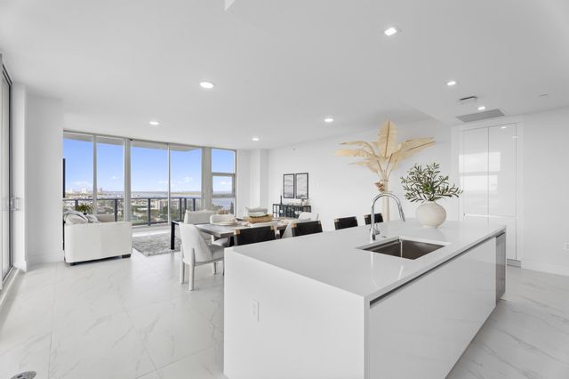 220 Lake Shore Drive 1523, Lake Park, FL 33403