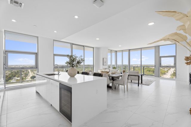 220 Lake Shore Drive 1523, Lake Park, FL 33403