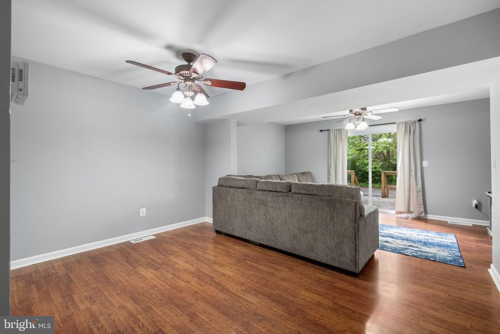 Image 6 of property listing at 731 HEMLOCK ST, Salisbury, MD 21804