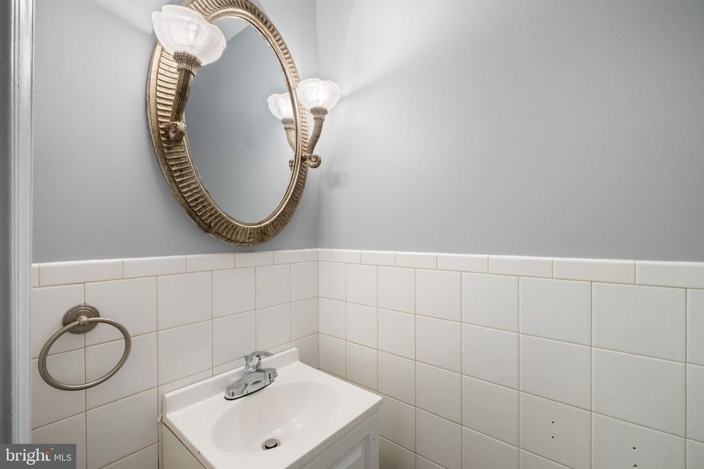 Image 9 of property listing at 731 HEMLOCK ST, Salisbury, MD 21804