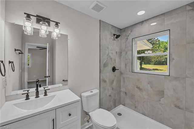 1949 Shipyard RD, Chesapeake, VA 23323