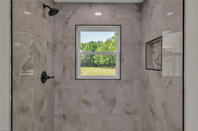 1949 Shipyard RD, Chesapeake, VA 23323