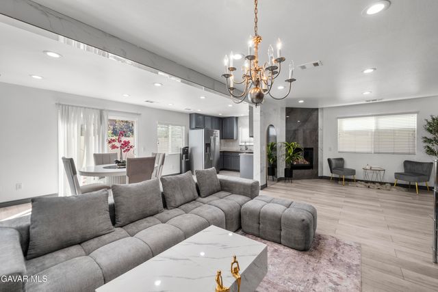 9427 Lemona Avenue 15, North Hills, CA 91343