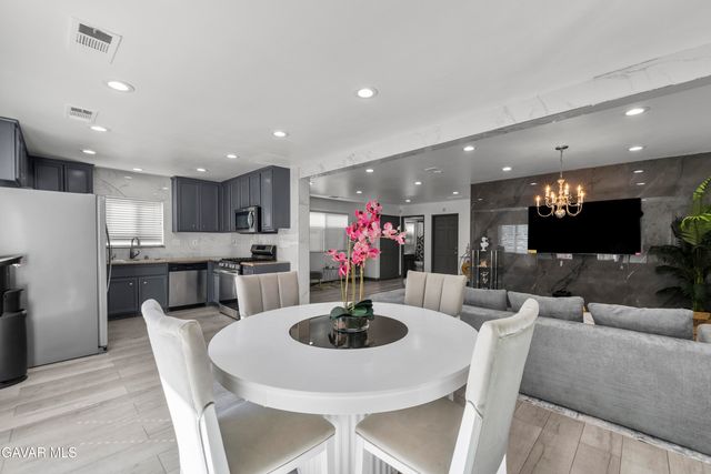 9427 Lemona Avenue 15, North Hills, CA 91343