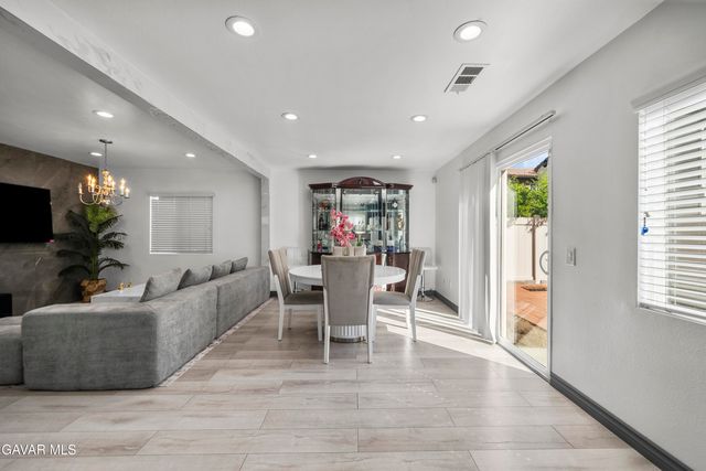 9427 Lemona Avenue 15, North Hills, CA 91343