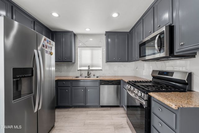 9427 Lemona Avenue 15, North Hills, CA 91343