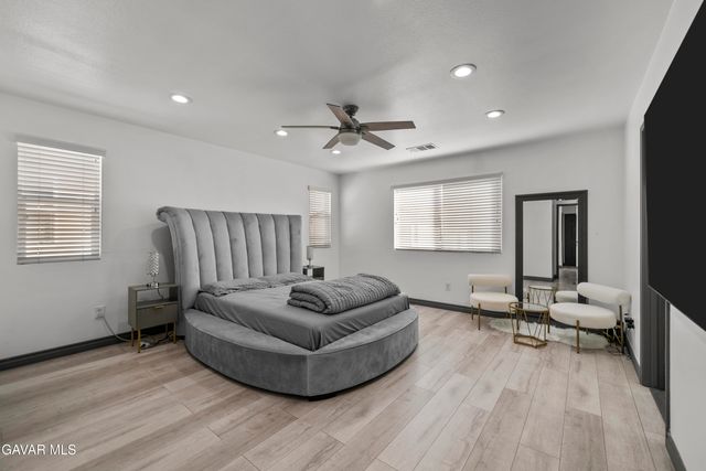 9427 Lemona Avenue 15, North Hills, CA 91343