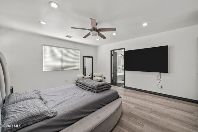 9427 Lemona Avenue 15, North Hills, CA 91343