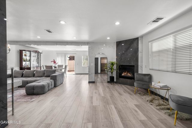 9427 Lemona Avenue 15, North Hills, CA 91343