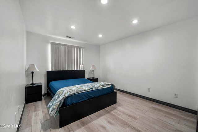 9427 Lemona Avenue 15, North Hills, CA 91343