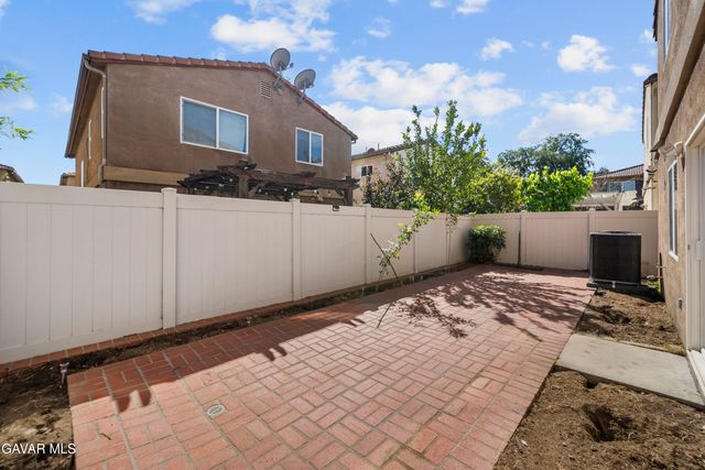 9427 Lemona Avenue 15, North Hills, CA 91343