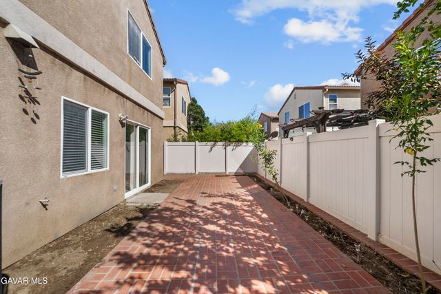 9427 Lemona Avenue 15, North Hills, CA 91343