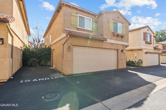 9427 Lemona Avenue 15, North Hills, CA 91343