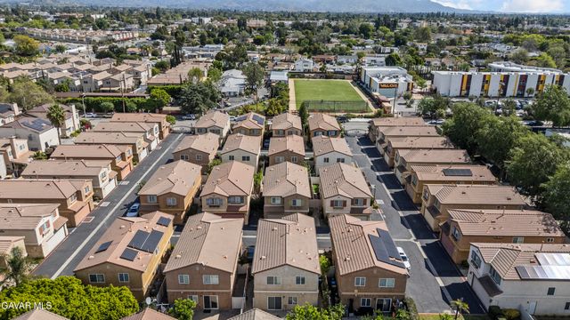 9427 Lemona Avenue 15, North Hills, CA 91343