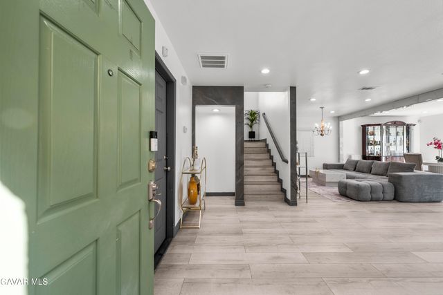 9427 Lemona Avenue 15, North Hills, CA 91343