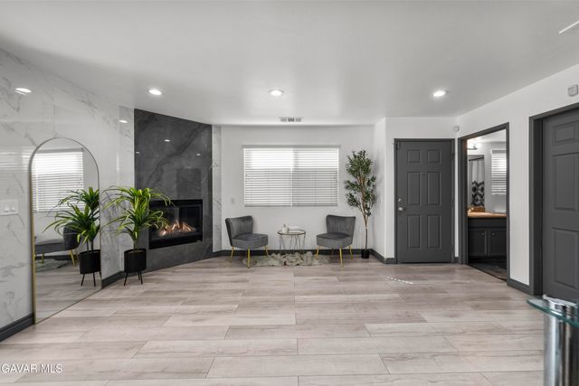 9427 Lemona Avenue 15, North Hills, CA 91343