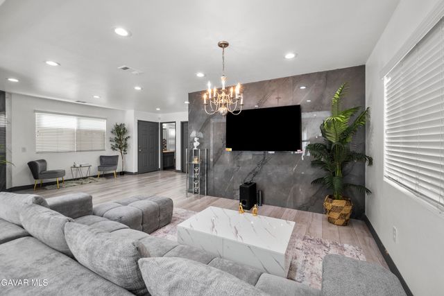 9427 Lemona Avenue 15, North Hills, CA 91343