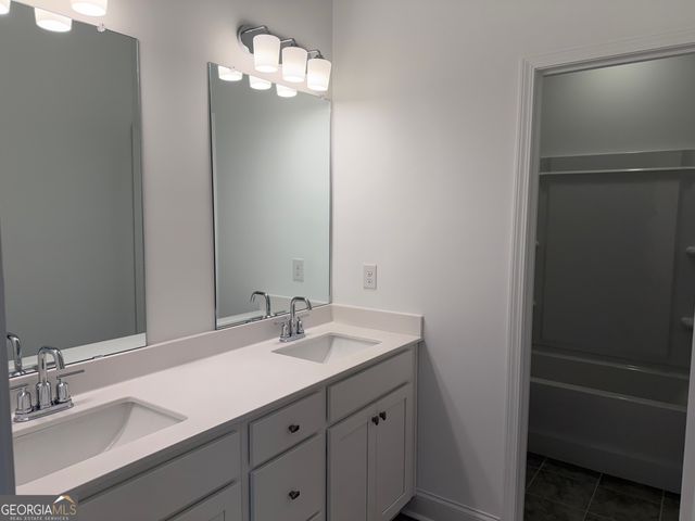 495 Kennington Walk, Loganville, GA 30052