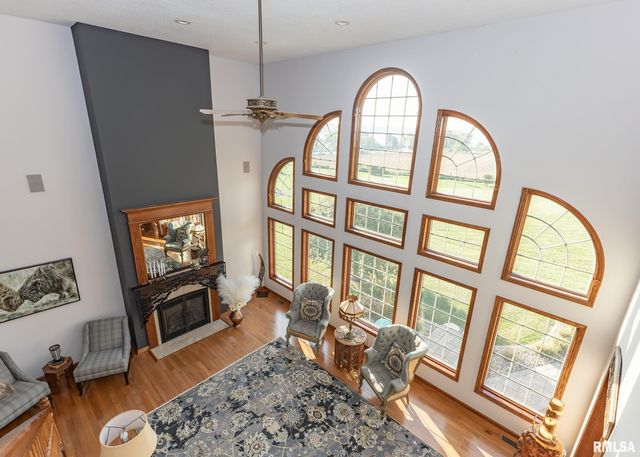 28055 238TH Street, Le Claire, IA 52753