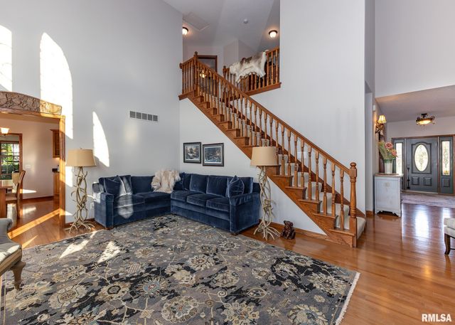 28055 238TH Street, Le Claire, IA 52753