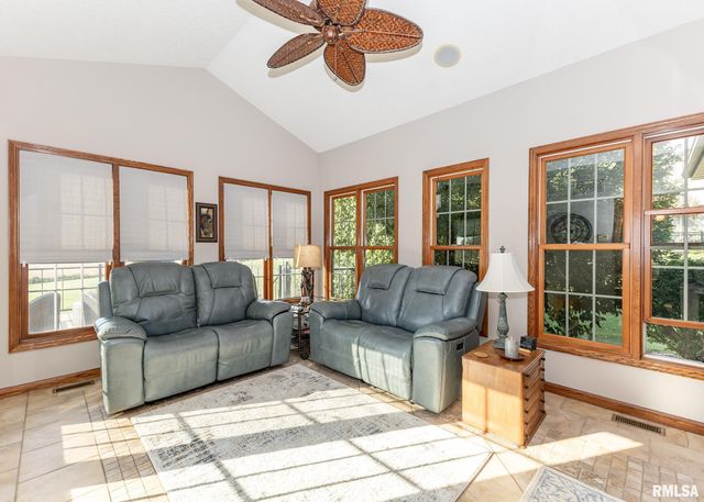 28055 238TH Street, Le Claire, IA 52753