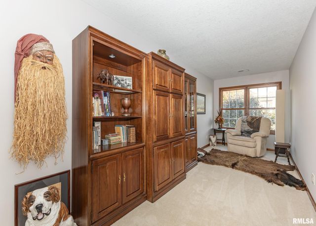 28055 238TH Street, Le Claire, IA 52753