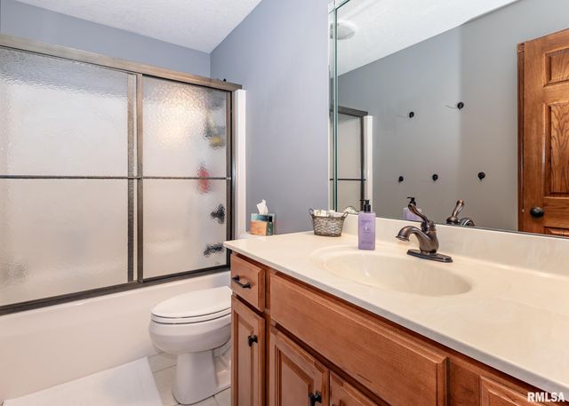 28055 238TH Street, Le Claire, IA 52753