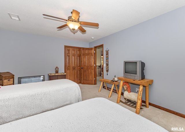 28055 238TH Street, Le Claire, IA 52753