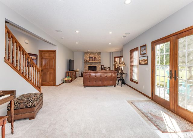 28055 238TH Street, Le Claire, IA 52753