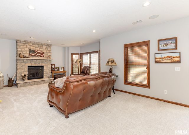 28055 238TH Street, Le Claire, IA 52753