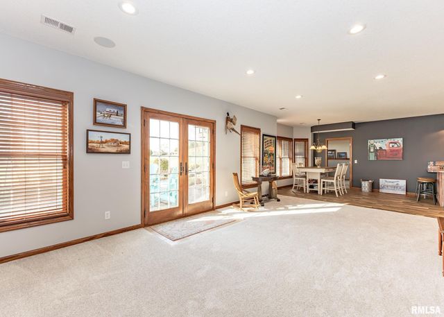 28055 238TH Street, Le Claire, IA 52753