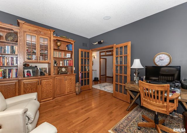 28055 238TH Street, Le Claire, IA 52753