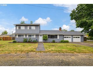 430 N 6TH St, Harrisburg, OR 97446
