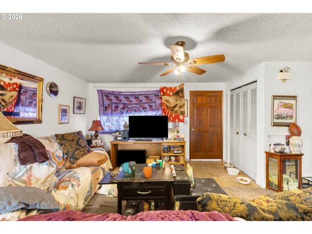 375 JOHNSON St, Sutherlin, OR 97479