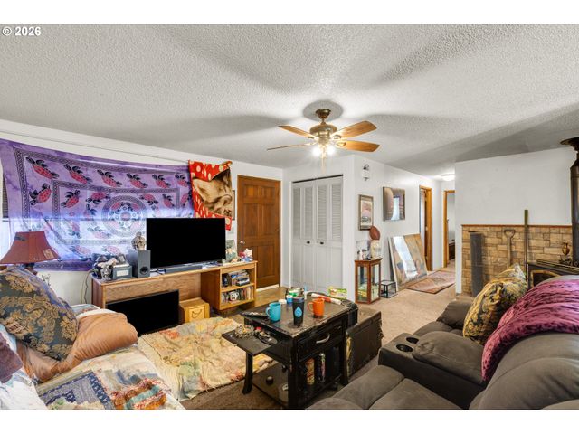 375 JOHNSON St, Sutherlin, OR 97479