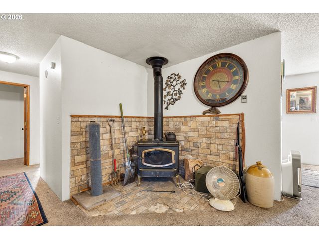 375 JOHNSON St, Sutherlin, OR 97479