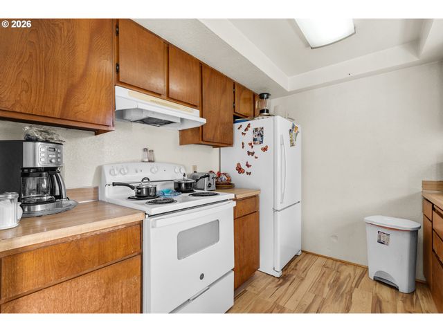 375 JOHNSON St, Sutherlin, OR 97479