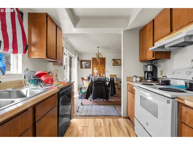 375 JOHNSON St, Sutherlin, OR 97479