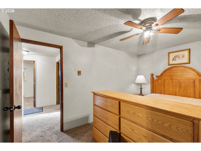 375 JOHNSON St, Sutherlin, OR 97479