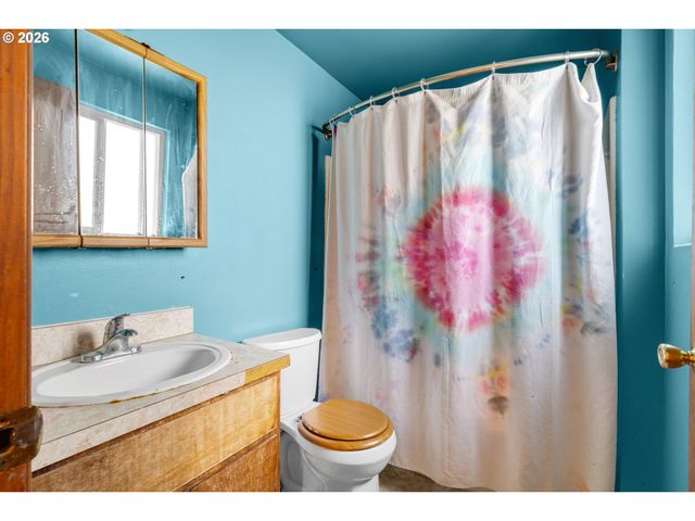 375 JOHNSON St, Sutherlin, OR 97479