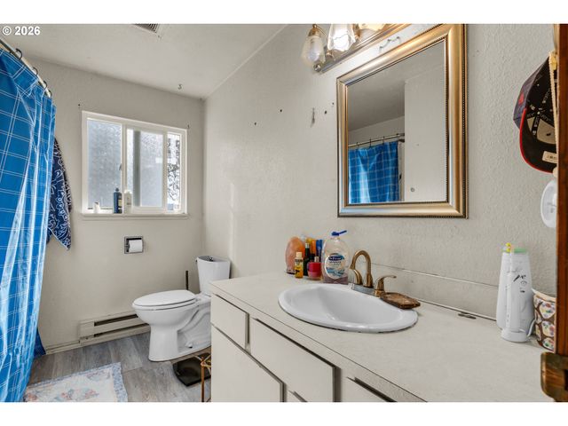 375 JOHNSON St, Sutherlin, OR 97479