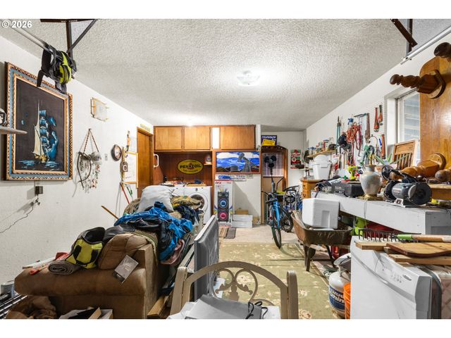 375 JOHNSON St, Sutherlin, OR 97479