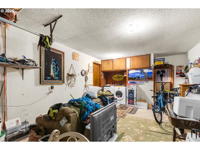 375 JOHNSON St, Sutherlin, OR 97479