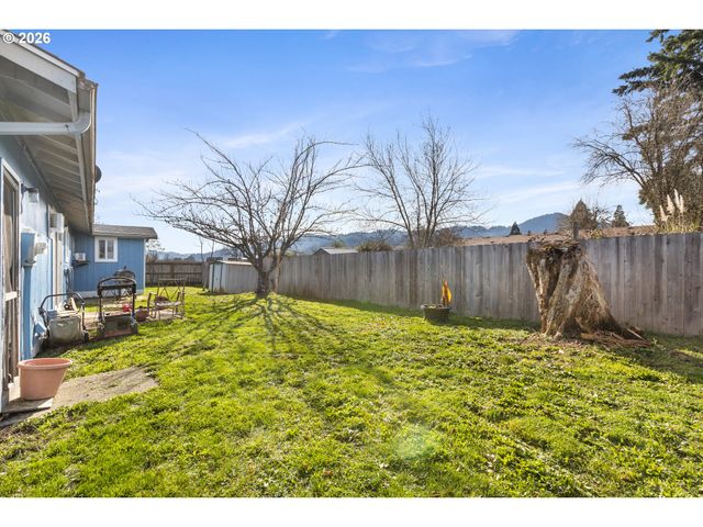 375 JOHNSON St, Sutherlin, OR 97479