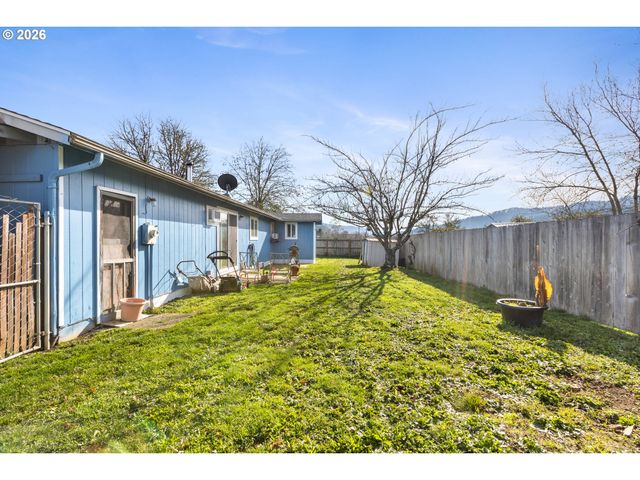 375 JOHNSON St, Sutherlin, OR 97479