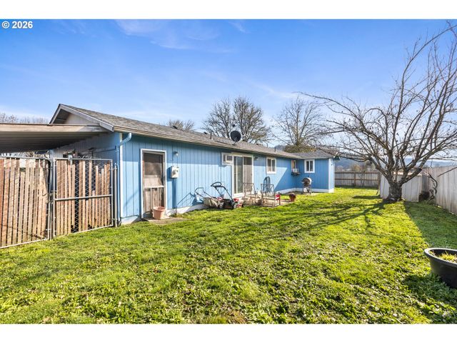 375 JOHNSON St, Sutherlin, OR 97479