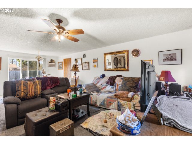 375 JOHNSON St, Sutherlin, OR 97479