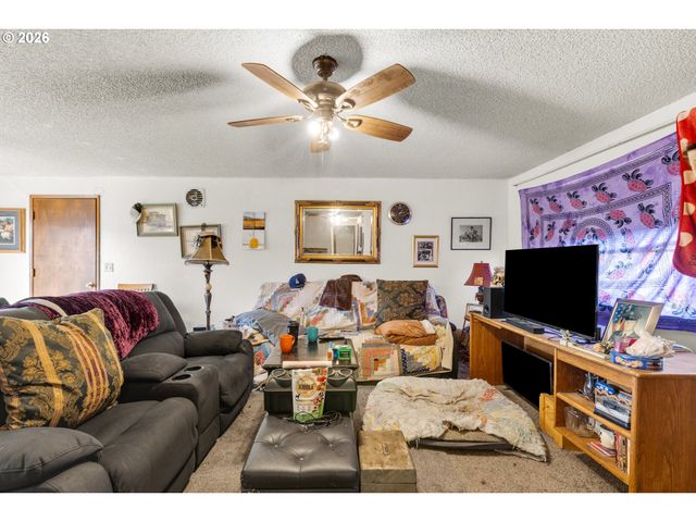 375 JOHNSON St, Sutherlin, OR 97479